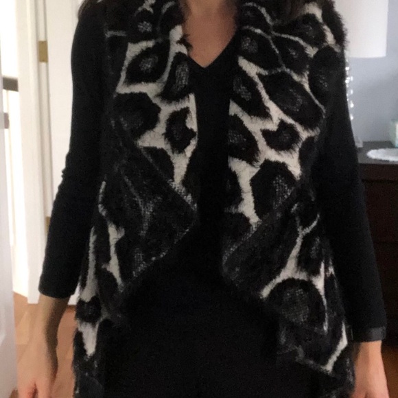 Gorgeous animal print sweater vest - Picture 6 of 6